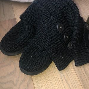 Black yarn Ugg boots